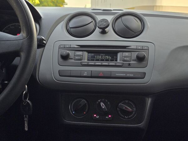 Seat ibiza ST. Carros