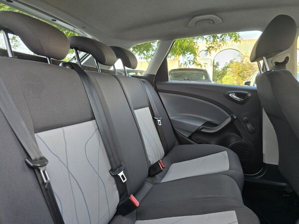 Seat ibiza ST. Carros