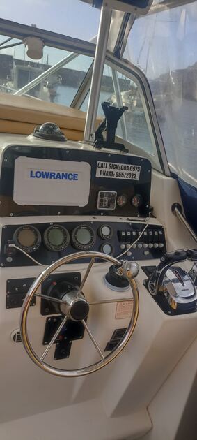Boston whaler 280 outrage. Barcos a motor