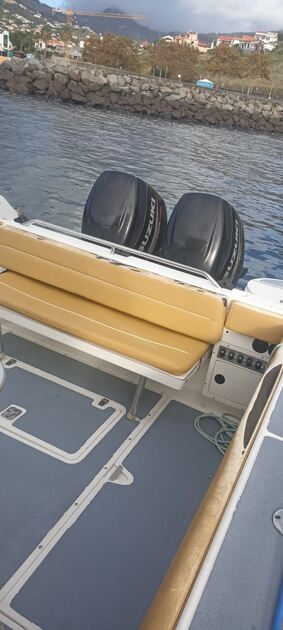 Boston whaler 280 outrage. Barcos a motor