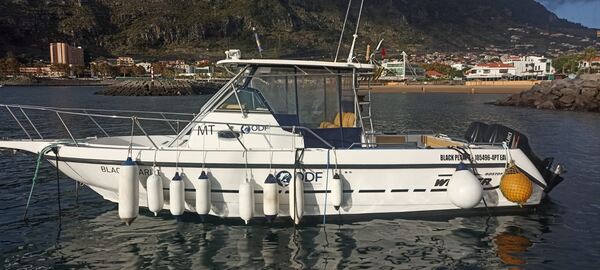 Boston whaler 280 outrage. Barcos a motor