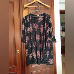 casaca floral. Camisas e Blusas. Montijo.  XL / 42 / 14    Preto