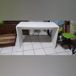 Secretárias diversas. Secretárias