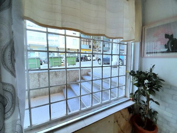 Vende-se LOJA/centro Almada. Lojas e estabelecimentos comerciais para vender