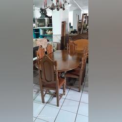 Mesa extensível e 6 cadeiras. Conjunto de mesa e cadeiras
