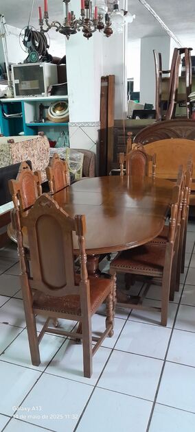Mesa extensível e 6 cadeiras. Conjunto de mesa e cadeiras