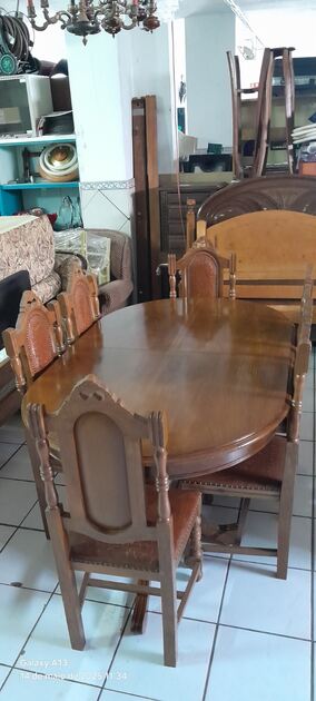 Mesa extensível e 6 cadeiras. Conjunto de mesa e cadeiras