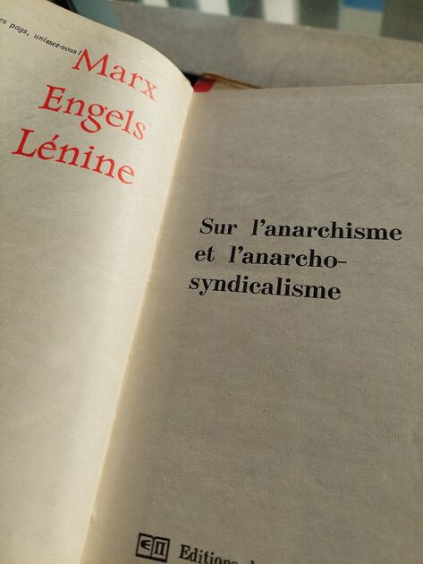 Livro anos 70 "Sur l'anarchisme". Livros