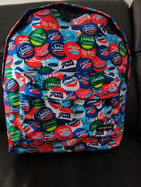 Mochila multicolorida da Ambar da coleção Inverse, NOVA. . Malas e mochilas escolares
