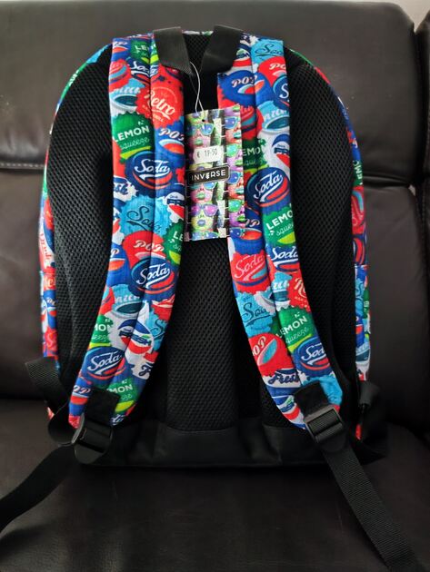 Mochila multicolorida da Ambar da coleção Inverse, NOVA. . Malas e mochilas escolares