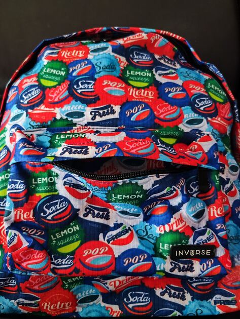 Mochila multicolorida da Ambar da coleção Inverse, NOVA. . Malas e mochilas escolares