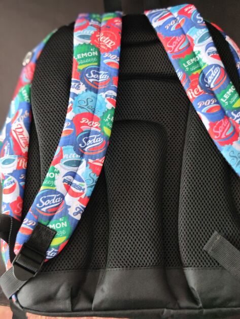 Mochila multicolorida da Ambar da coleção Inverse, NOVA. . Malas e mochilas escolares