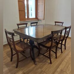 Mesa de Sala de Jantar com 12 cadeiras. Conjunto de mesa e cadeiras