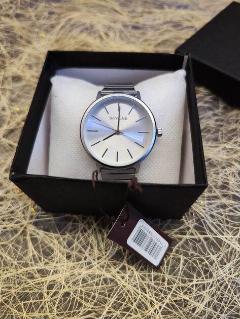 Relógio de pulso feminino prateado em aço Skyline . Relógios de Pulso