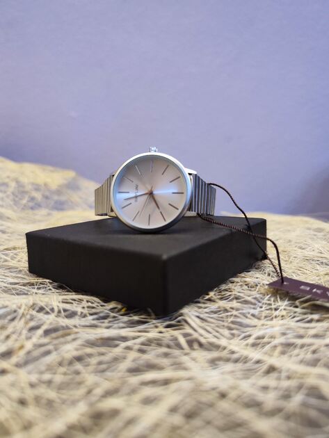 Relógio de pulso feminino prateado em aço Skyline . Relógios de Pulso