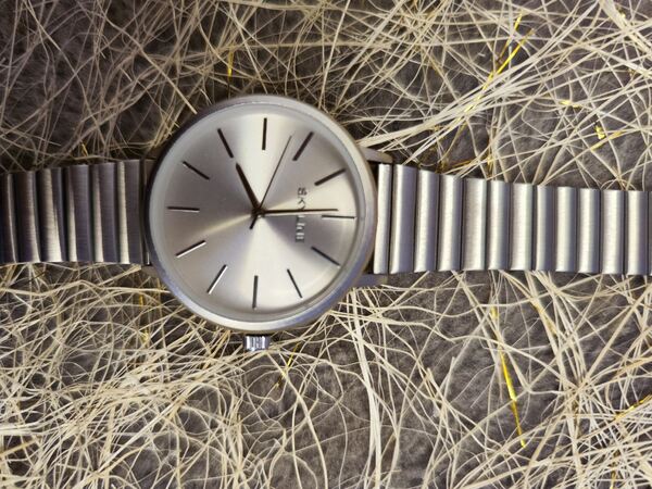 Relógio de pulso feminino prateado em aço Skyline . Relógios de Pulso