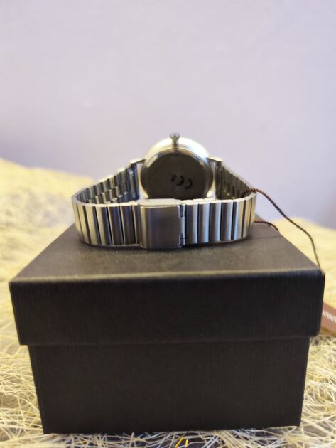 Relógio de pulso feminino prateado em aço Skyline . Relógios de Pulso