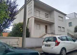 À venda de Moradia independente em rua Pinheiro Ch. Casa e apartamentos para vender