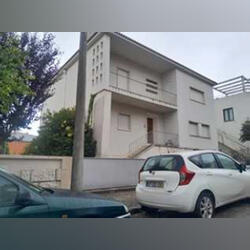 À venda de Moradia independente em rua Pinheiro Ch. Casa e apartamentos para vender
