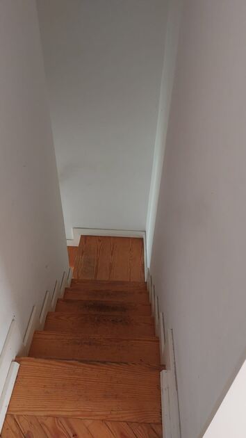 À venda de Moradia independente em rua Pinheiro Ch. Casa e apartamentos para vender
