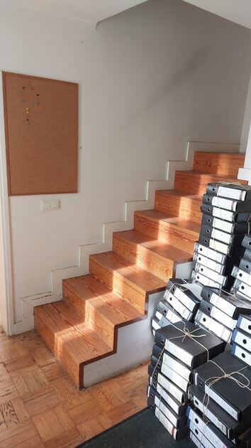 À venda de Moradia independente em rua Pinheiro Ch. Casa e apartamentos para vender