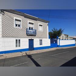 Quintuinha a venda em Alcanhões . Casa e apartamentos para vender. Santarém. 1910 m2 4 quartos ou mais 1 banho   Andar intermédio Classe energética F Para renovar Armazém Exterior Garagem Jardim