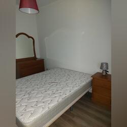 QUARTO. Ofereço Quarto para Arrendar. Leiria. 150 m2 4 quartos ou mais Cama de casal   2 banhos Curto (1-3 meses) Último andar Internet Mobiliado Limpeza incluída Sem animais domésticos