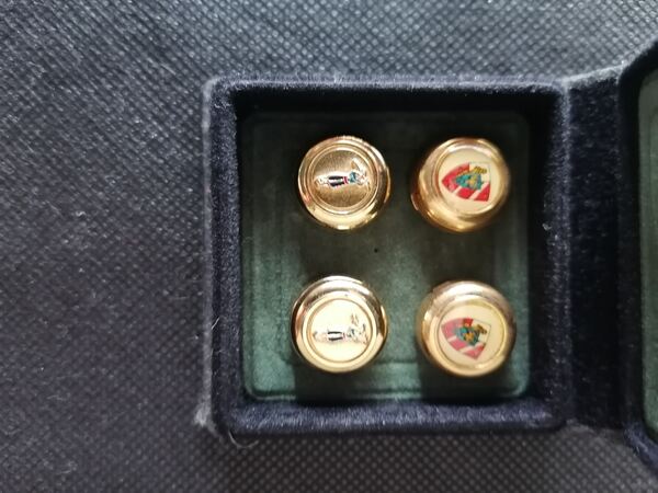 Conjunto de 2 pares de botões de punho da VICRI. Outros Complementos
