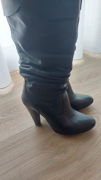 Botas de pele. Botas e botins