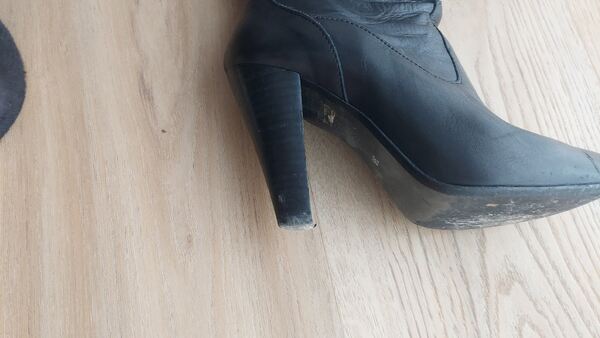 Botas de pele. Botas e botins
