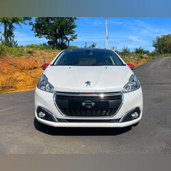 Peugeot 208. Carros