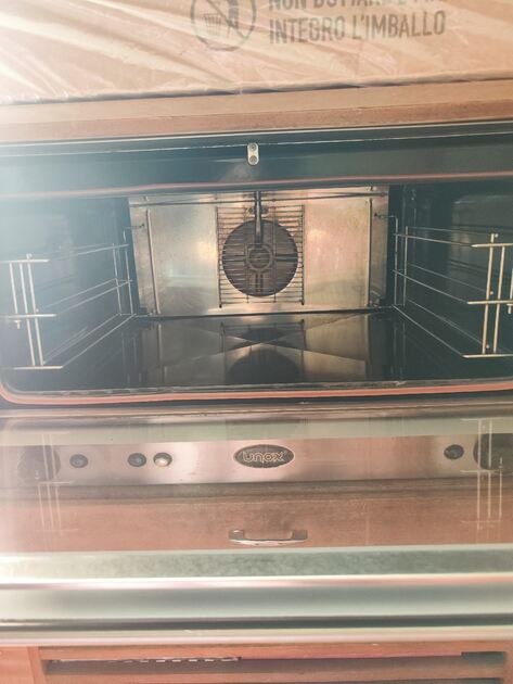 Forno Industrial ou Semi-industrial da marca UNOX . Fornos