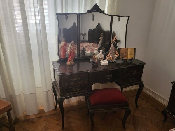 Vendo móveis antigos em bom estado. Conjuntos de móveis para quarto