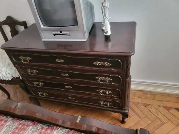 Vendo móveis antigos em bom estado. Conjuntos de móveis para quarto