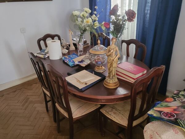 Vendo móveis antigos em bom estado. Conjuntos de móveis para quarto