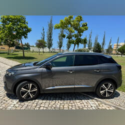 Peugeot 3008 Blue Active HDI GT Line. Carros. Cascais. 2020   30.000 km Automático Diesel 130 cv 5 portas Cinzento 4x4 ABS Ar condicionado Aquecimento dos assentos Cruise control adaptativo Engate do reboque Sistema de navegação Volante multi-funções