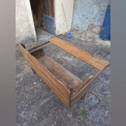Escano antigo e Caixa antiga . Mobiliário antigo