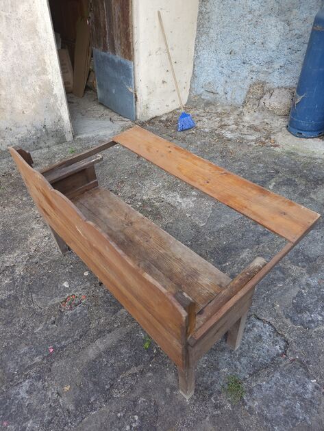 Escano antigo e Caixa antiga . Mobiliário antigo