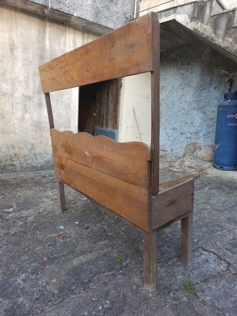 Escano antigo e Caixa antiga . Mobiliário antigo