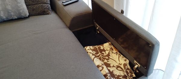 Sofá chaise longue cinza escuro . Sofás e Poltronas