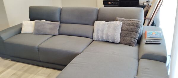 Sofá chaise longue cinza escuro . Sofás e Poltronas