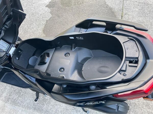 Yamaha X-Max 125 Tech Max 2020 em preto. Motos