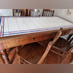 Mesa de cozinha mais 6 cadeiras. Conjunto de mesa e cadeiras. Penalva do Castelo.  Madeira Cozinha   Novo / Como novo