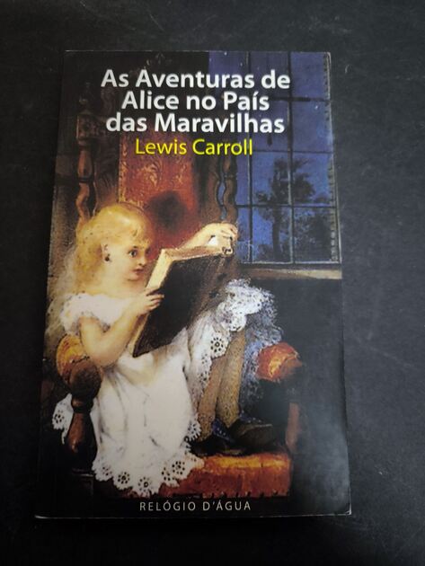 Livro as aventuras de Alice no país das maravilhas. Livros