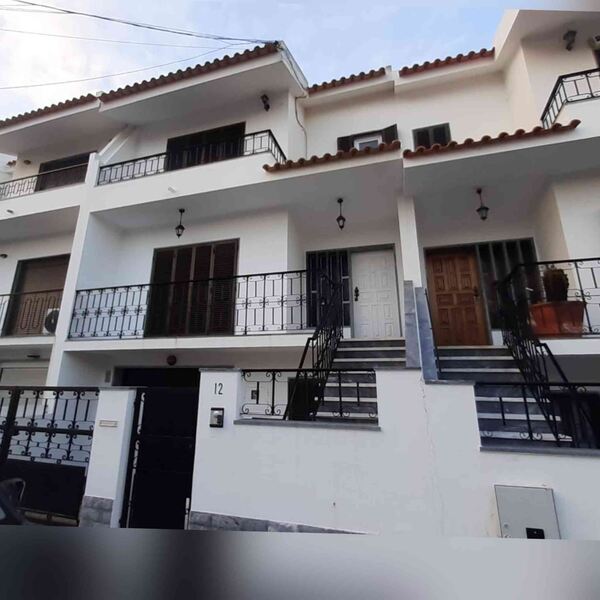 Moradia em St.Amaro de Oeiras . Casa e apartamentos para arrendar