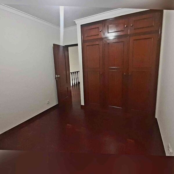 Moradia em St.Amaro de Oeiras . Casa e apartamentos para arrendar