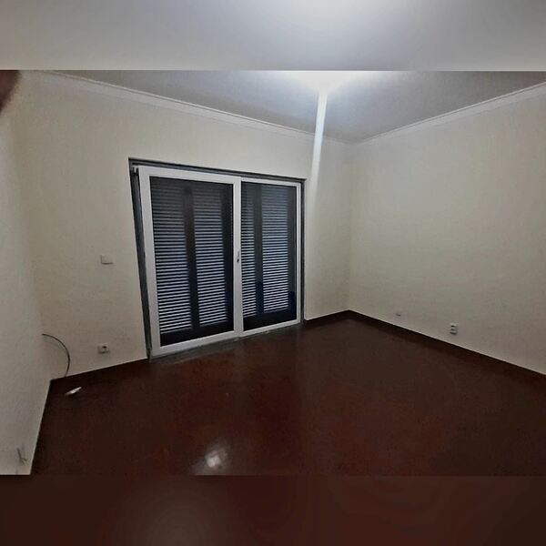 Moradia em St.Amaro de Oeiras . Casa e apartamentos para arrendar