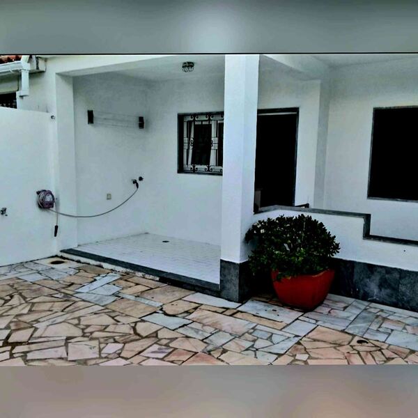 Moradia em St.Amaro de Oeiras . Casa e apartamentos para arrendar