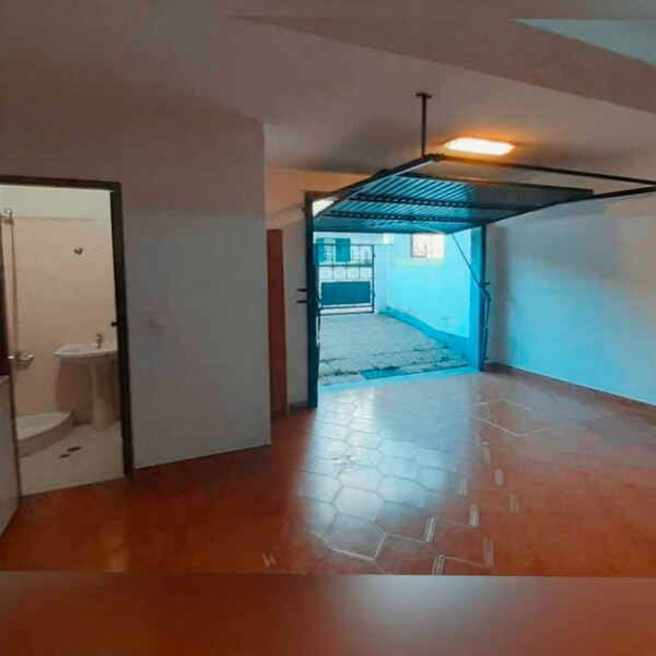 Moradia em St.Amaro de Oeiras . Casa e apartamentos para arrendar