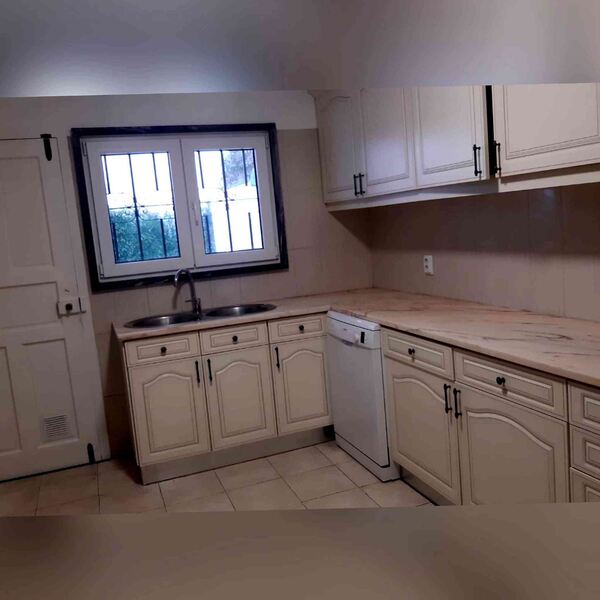 Moradia em St.Amaro de Oeiras . Casa e apartamentos para arrendar